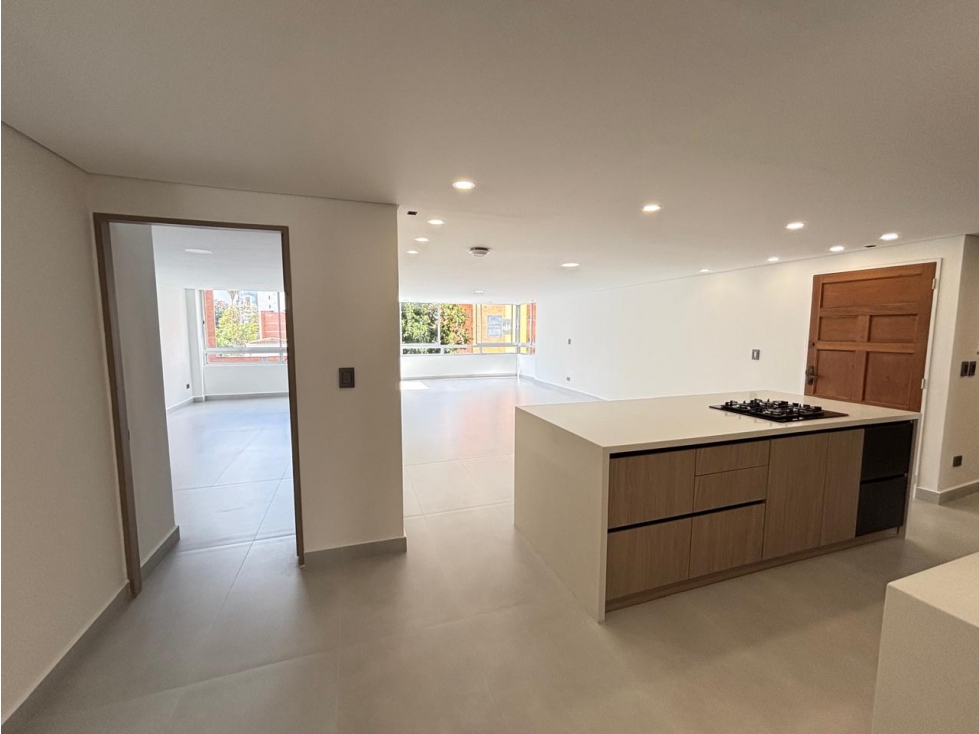 VENTA AMPLIO APARTAMENTO REMODELADO LAURELES IGLESIA SANTA TERESITA — foto 6