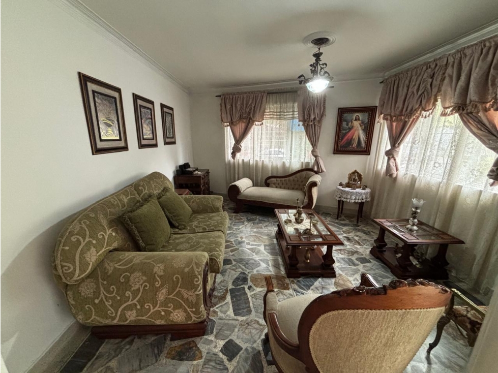 VENTA DE AMPLIA CASA MULTIFAMILIAR LAURELES CERCA EXITO LAURELES