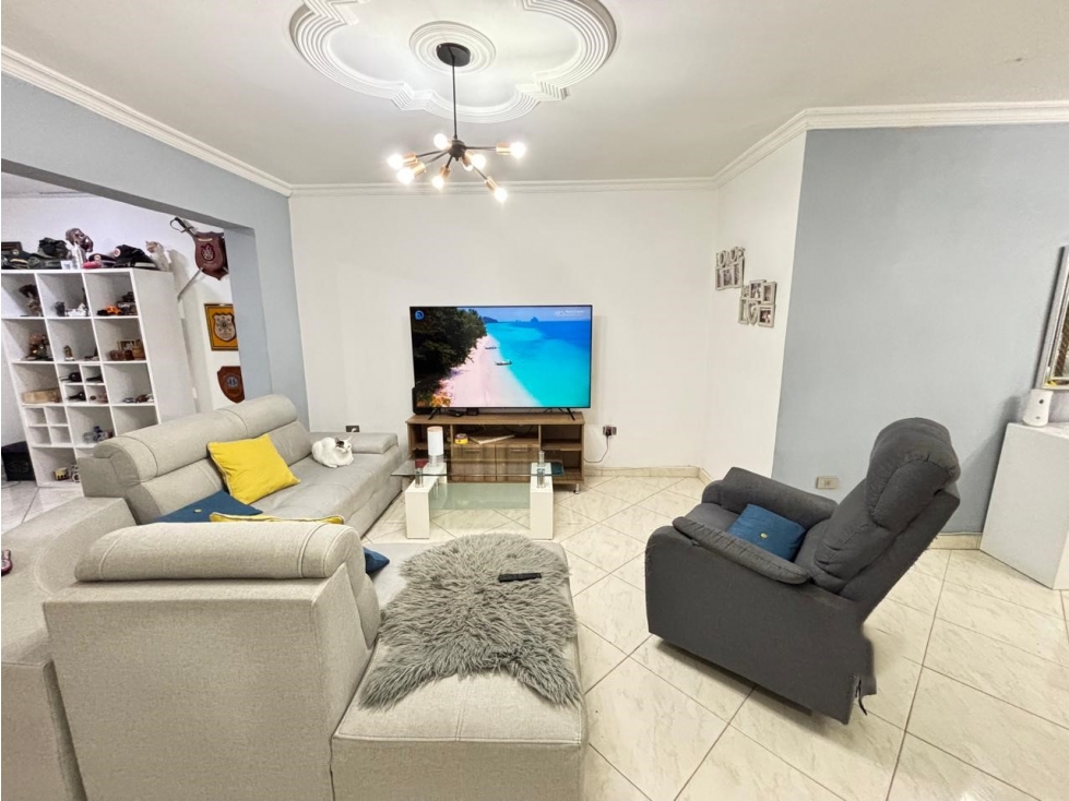 VENTA AMPLIA CASA MULTIFAMILIAR EN PRIMER PISO EN SIMON BOLIVAR