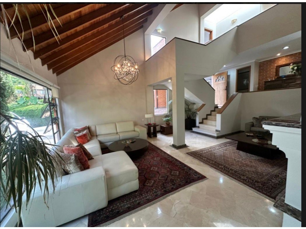 CASA DE LUJO EN VENTA EN LAS PALMAS 302 MT2 UNIDAD CERRADA