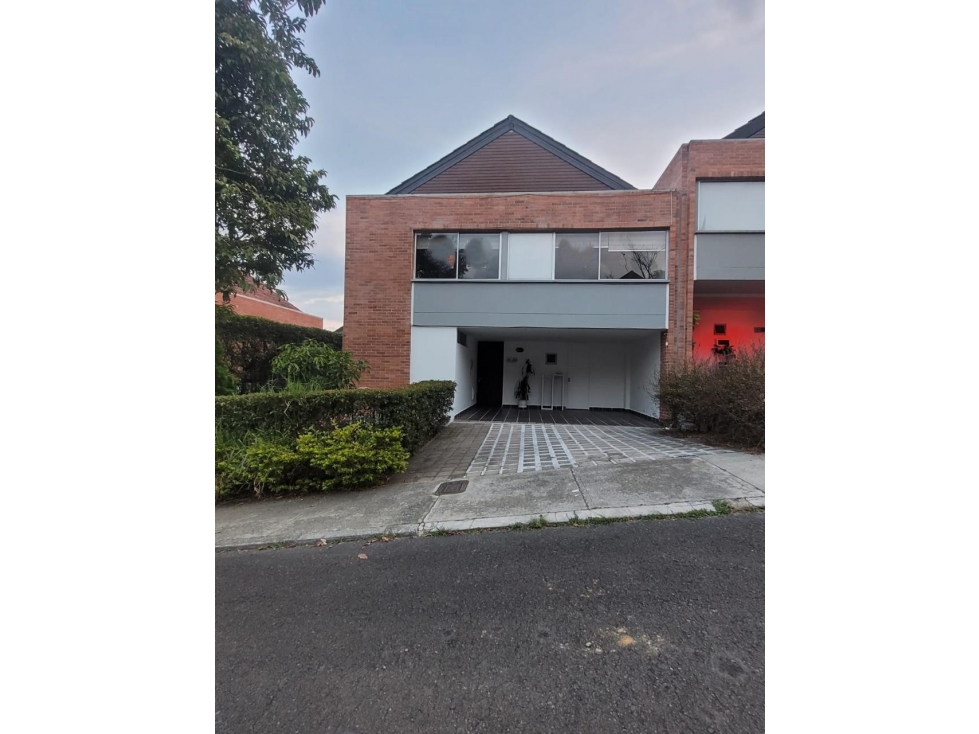 VENTA EXCLUSIVA CASA ESTRELLA PARCELACIÓN CERCA DEL PARQUE