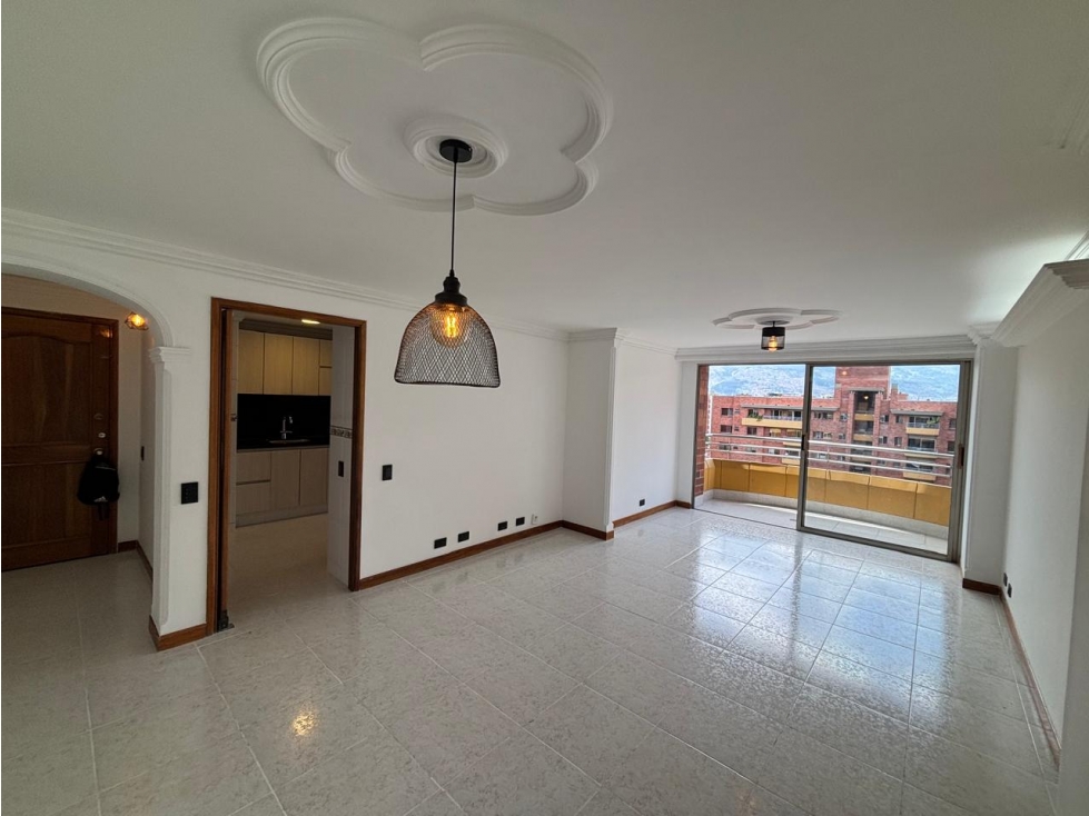 VENTA APARTAMENTO EN UNIDAD CERRADA CON PISCINA EN LAURELES