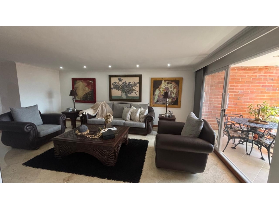VENTA HERMOSO PENT-HOUSE EN LAURELES IGLESIA SANTA TERESITA