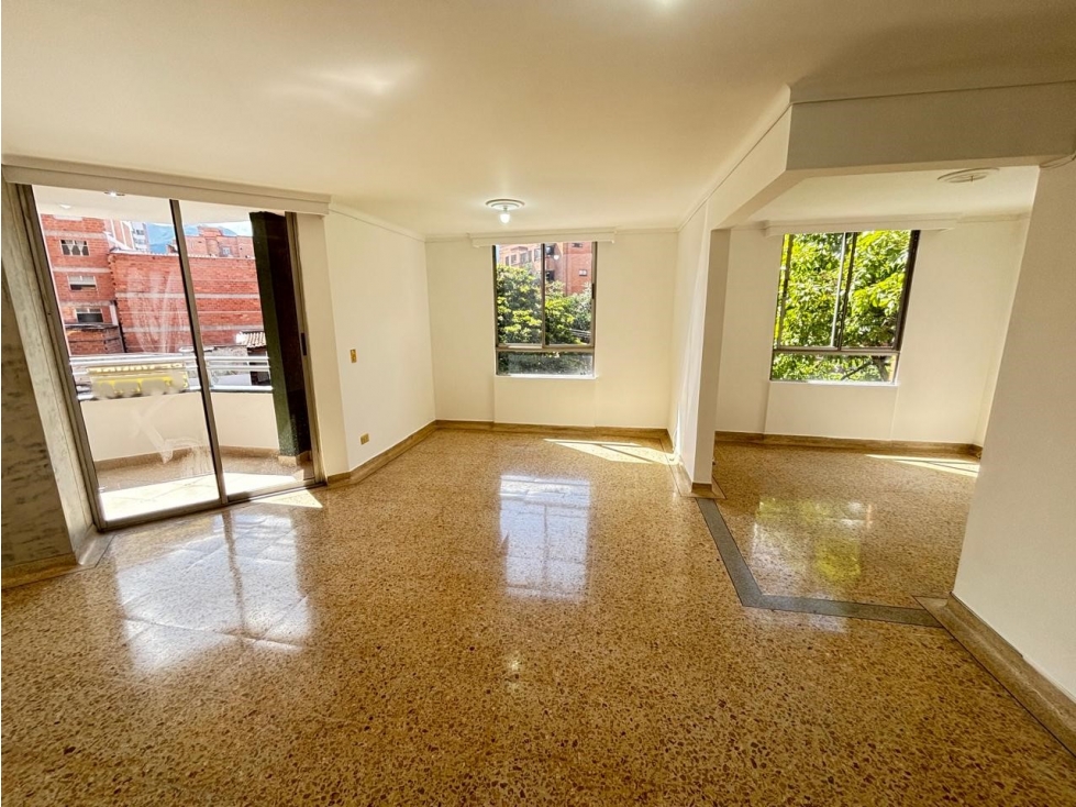 VENTA AMPLIO APARTAMENTO CORAZÓN DE LAURELES SANTA TERESITA