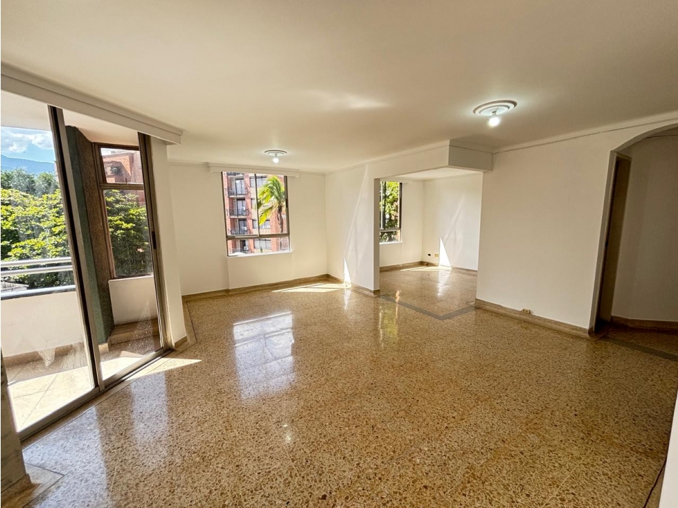 VENTA AMPLIO APARTAMENTO CORAZÓN DE LAURELES SANTA TERESITA — foto 2