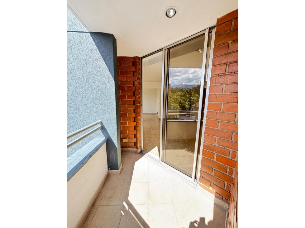 VENTA AMPLIO APARTAMENTO CORAZÓN DE LAURELES SANTA TERESITA — foto 3