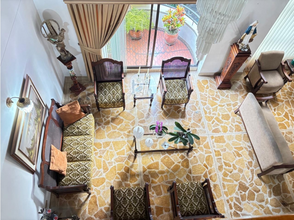 VENTA DE AMPLIO APARTAMENTO DUPLEX EN EL BARRIO LAURELES DE MEDELLÍN