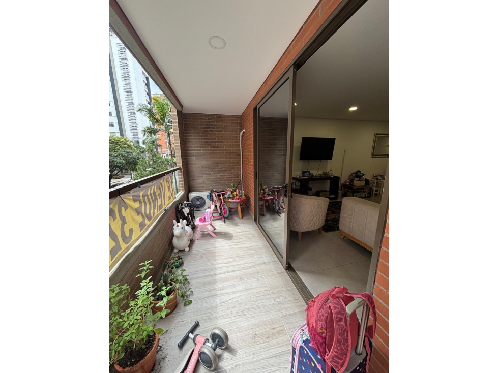 VENTA HERMOSO APARTAMENTO TERRAZA LAURELES IGLESIA SANTA TERESITA — foto 2
