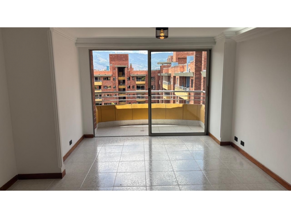 VENTA APARTAMENTO EN UNIDAD CERRADA CON PISCINA EN LAURELES — foto 2
