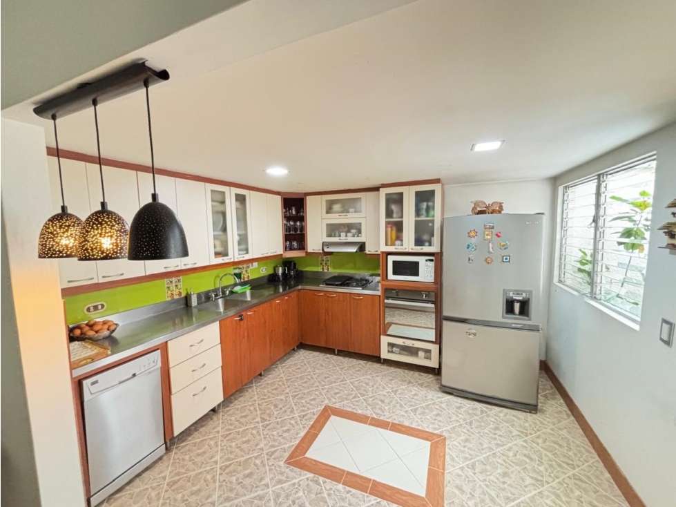 VENTA CASA SEGUNDO PISO 157 M2 OPORTUNIDAD CERCA METRO FLORESTA — foto 2