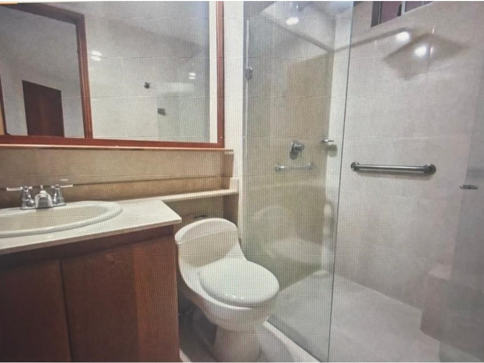 VENTA AMPLIO APARTAMENTO 132.5 M IGLESIA SANTA TERESITA LAURELES — foto 4
