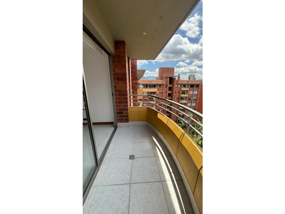 VENTA APARTAMENTO EN UNIDAD CERRADA CON PISCINA EN LAURELES — foto 4