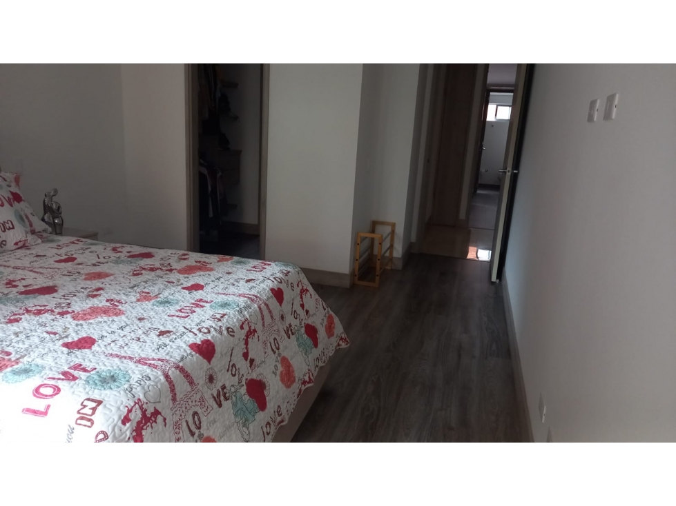 VENTA MODERNO Y AMPLIO APARTAMENTO AMOBLADO ACABADOS DE LUJO LAURELES — foto 6