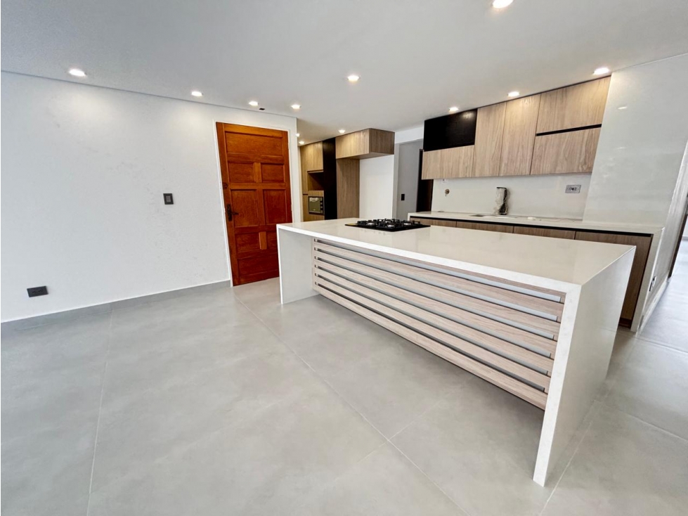 VENTA AMPLIO APARTAMENTO REMODELADO LAURELES IGLESIA SANTA TERESITA