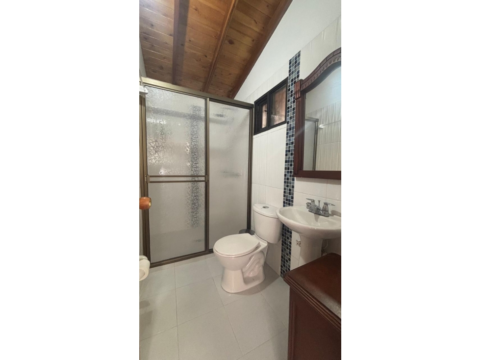 VENTA CASA EN GUARNE CERCA LA PARQUE - 147 M2 - 6