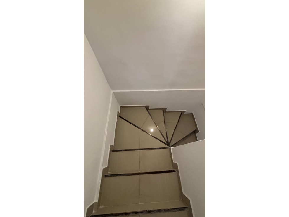 VENTA APARTAMENTO DUPLEX 125 M2 CERCA IGLESIA SANTA TERESITA LAURELES — foto 5