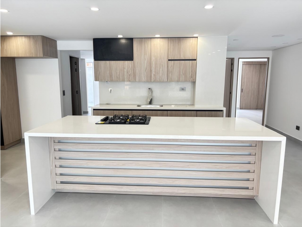 VENTA AMPLIO APARTAMENTO REMODELADO LAURELES IGLESIA SANTA TERESITA — foto 2