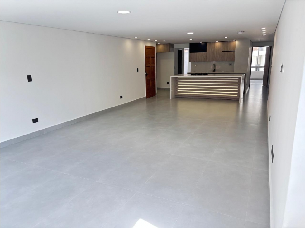 VENTA AMPLIO APARTAMENTO REMODELADO LAURELES IGLESIA SANTA TERESITA — foto 4