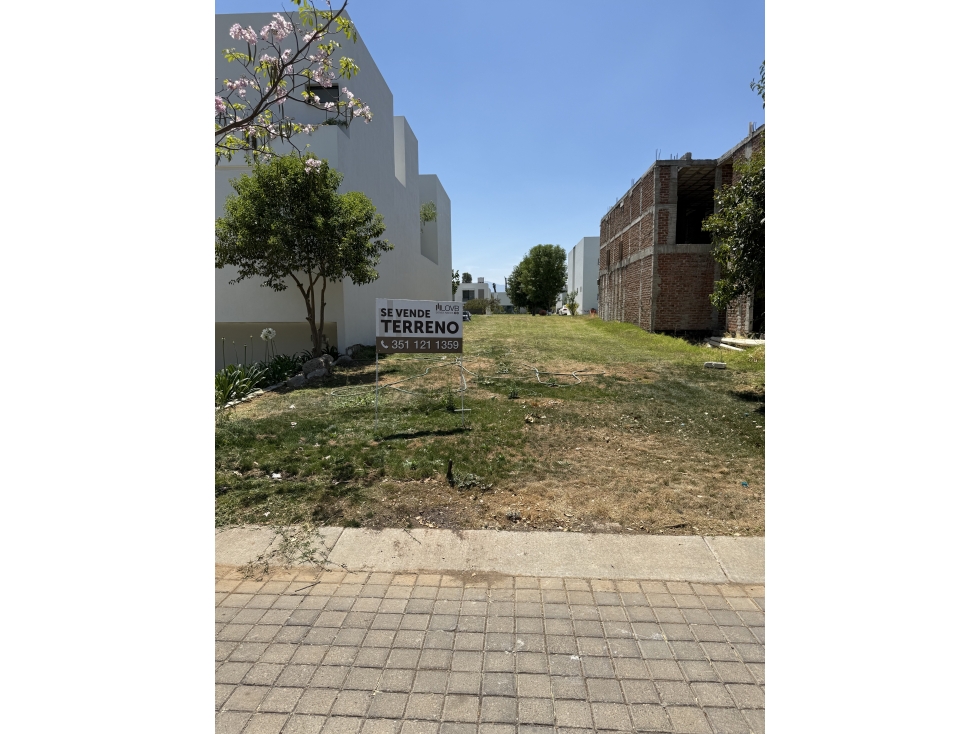 Venta de Terreno en Lagos del Bosque - 2