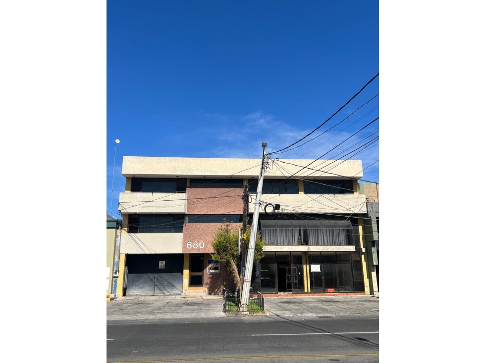 Edificio en Renta (local, estacionamiento y oficinas 2da y 3er nivel) - 2