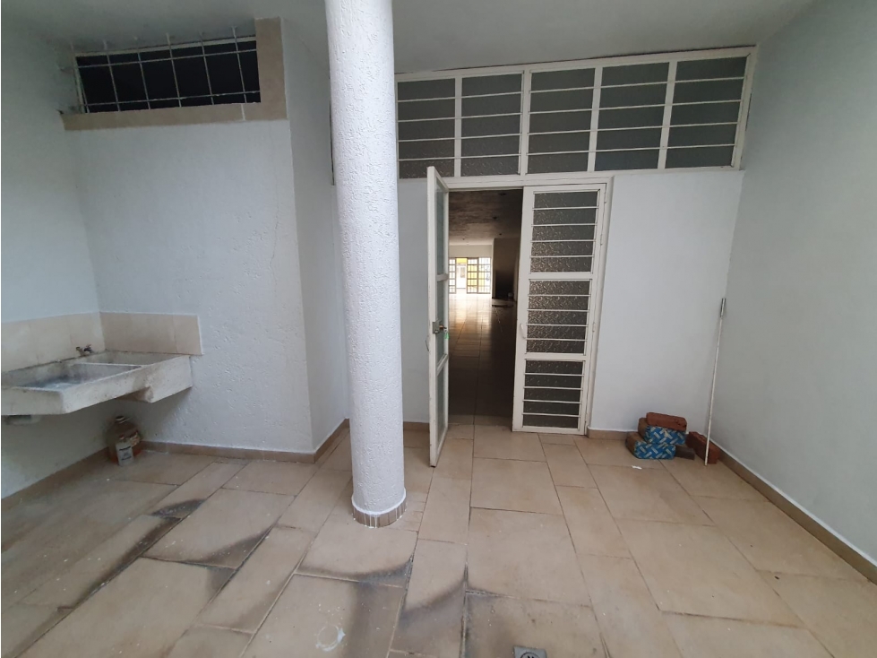 Casa con Local comercial en Venta Jacona Mich - 4