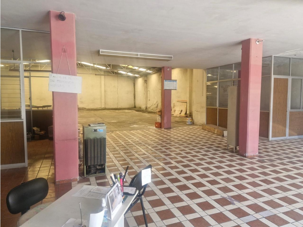 Edificio en Renta (local, estacionamiento y oficinas 2da y 3er nivel) - 4