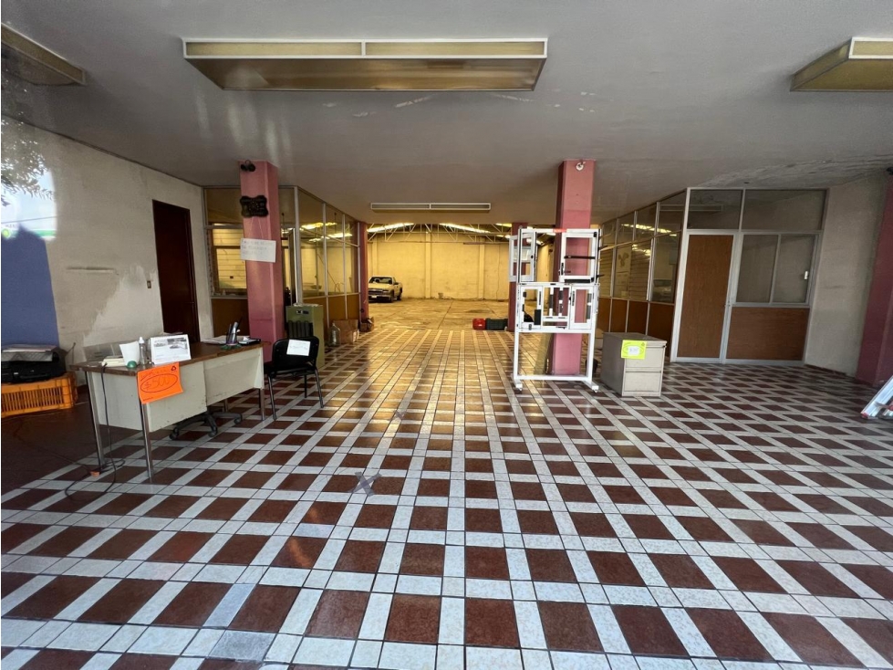 Edificio en Renta (local, estacionamiento y oficinas 2da y 3er nivel) - 5