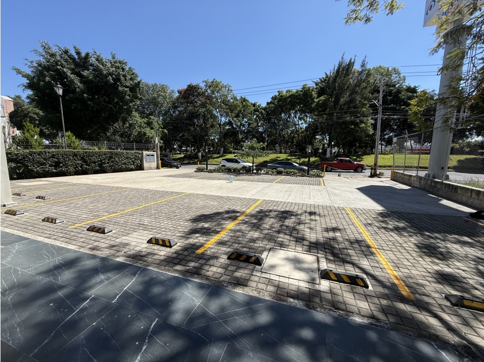 Locales en Renta con estacionamiento Calzada Zamora-Jacona - 5
