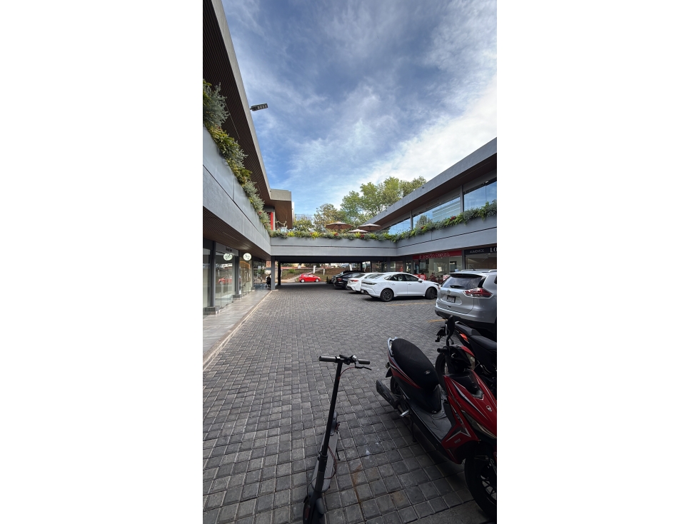 Renta de local Plaza Roma planta baja con terraza - 2