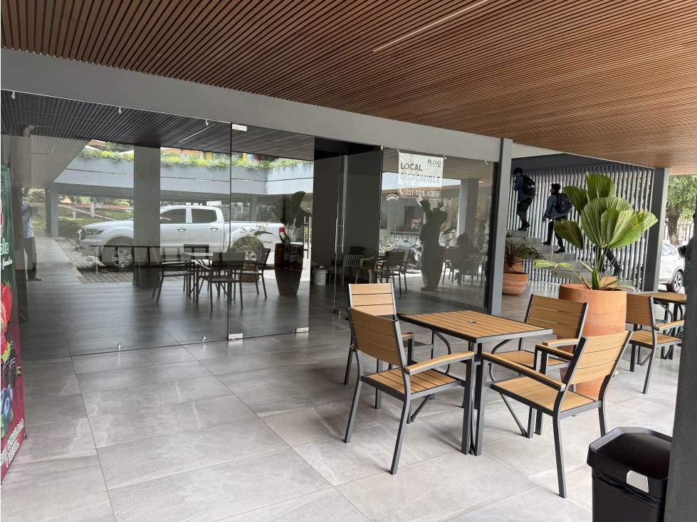 Renta de local Plaza Roma planta baja con terraza - 3