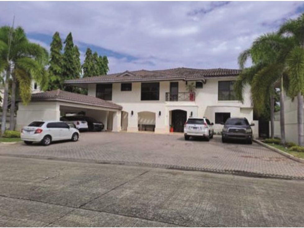 Exclusiva Residencia de 5 Recámaras en Costa del Este | 1,250 m²