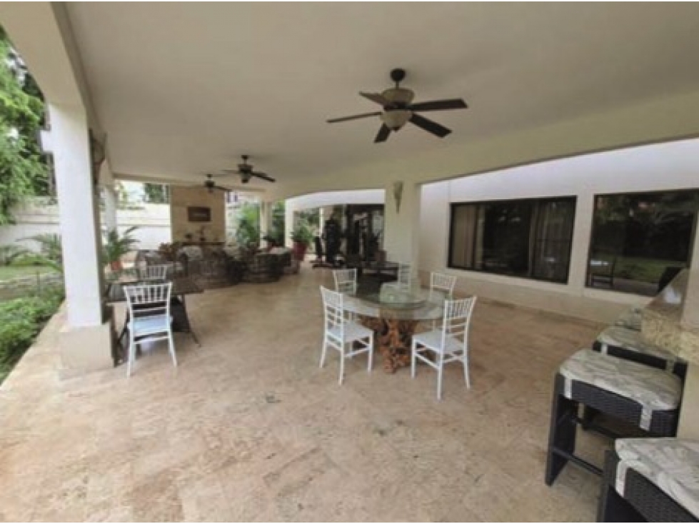 Exclusiva Residencia de 5 Recámaras en Costa del Este | 1,250 m² — foto 4