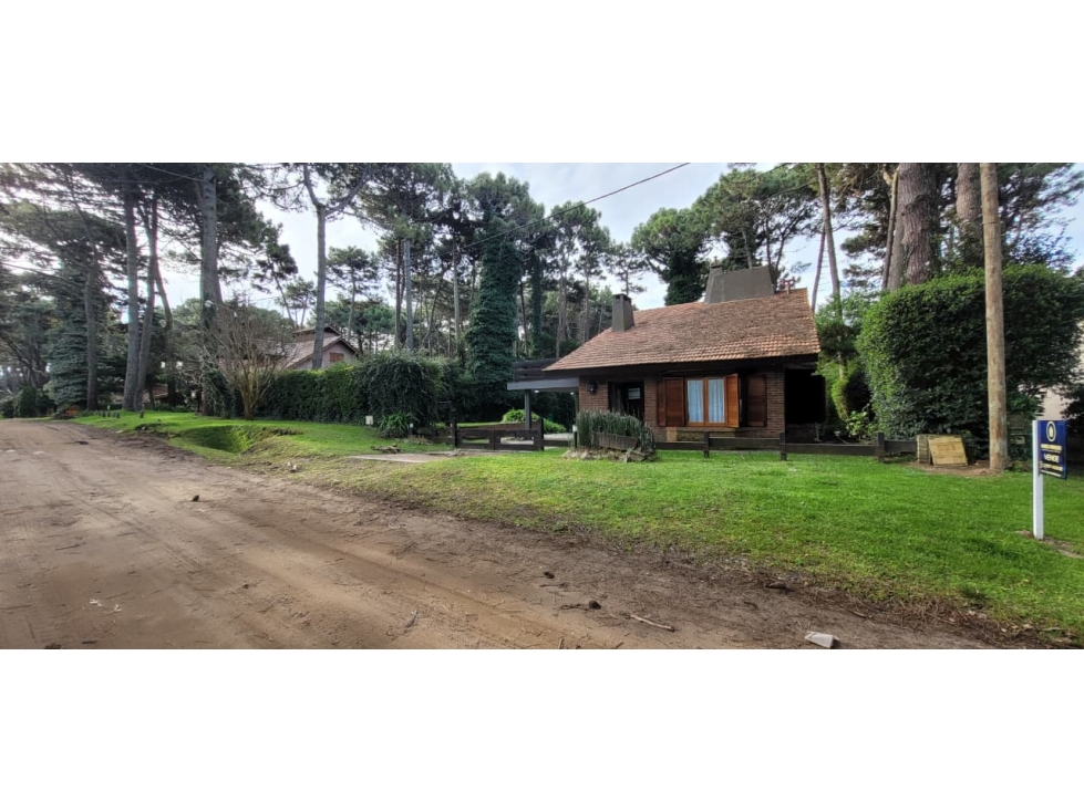 Vendo Casa en Pinamar 5 dorm. en Zona Lasalle