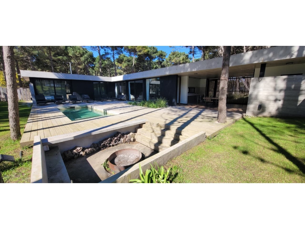 Vendo Casa Moderna y de estilo en Pioneros