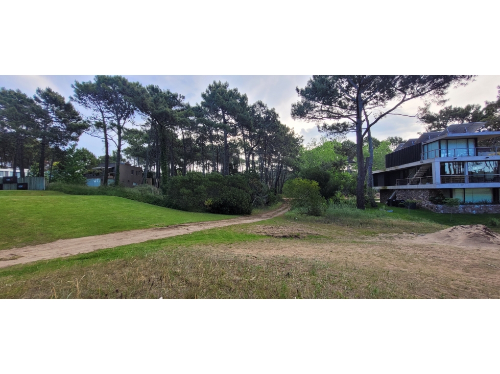 Lote a la venta en isla del golf Carilo vista plena - 2