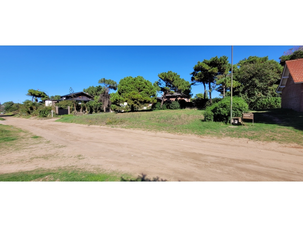 Venta de Lote Unifamiliar-Residencial Pinamar cerca de la playa. - 1