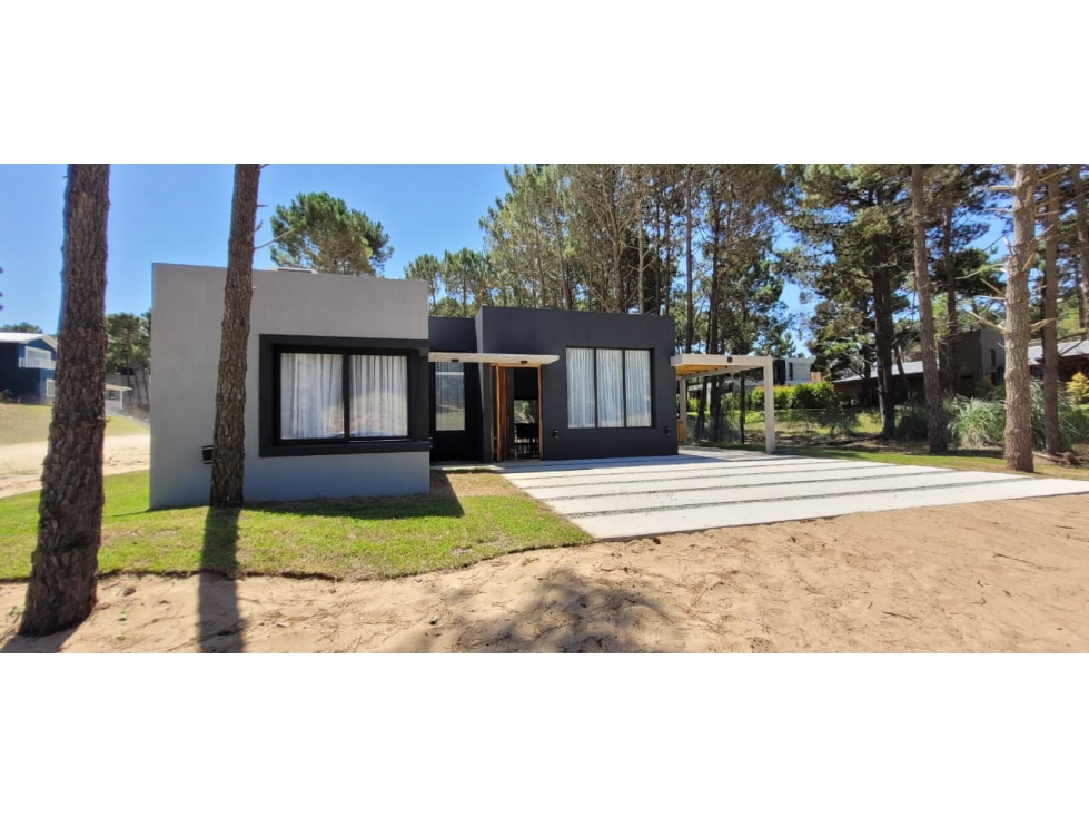 Imponente Casa en Barrio Pioneros