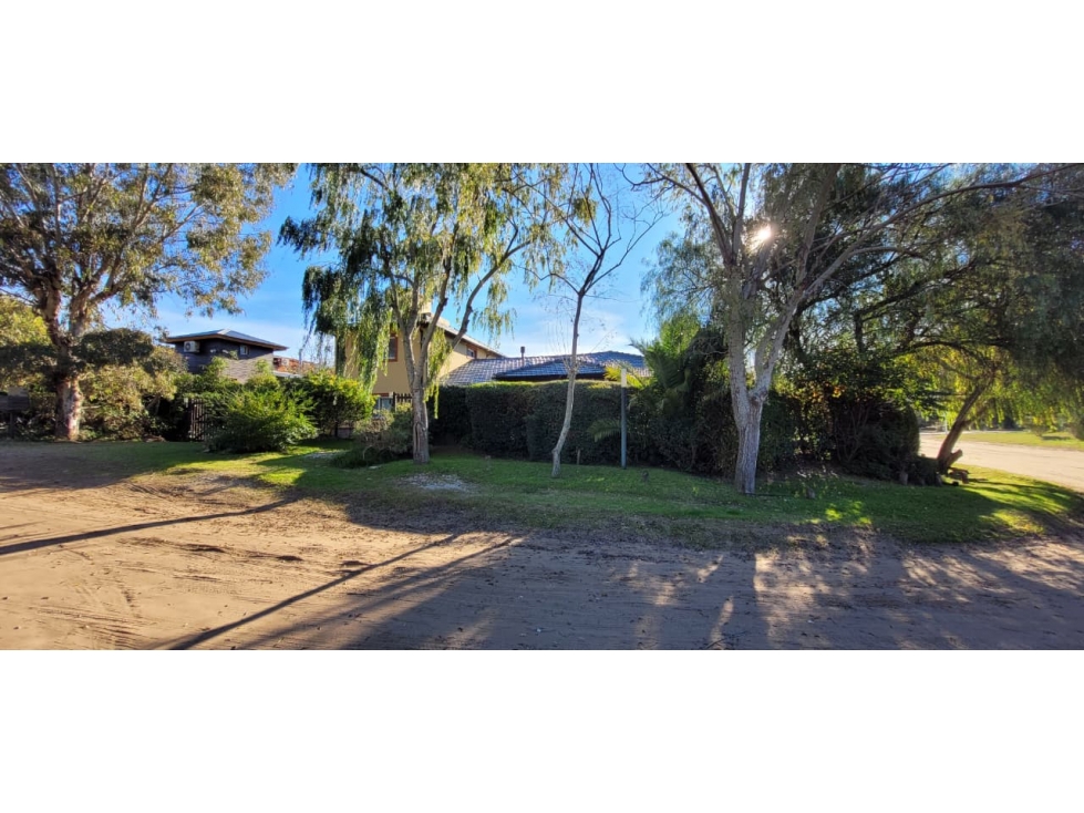 Casa en venta Pinamar, con lote único y salida a 3 Calles - 2