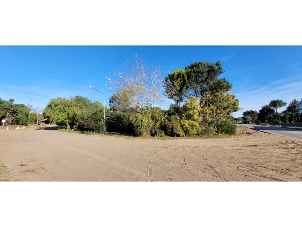 Casa en venta Pinamar, con lote único y salida a 3 Calles - 3
