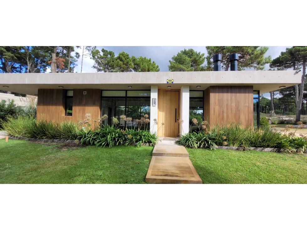 MINIMALISTA CASA MODERNA ALAMOS II