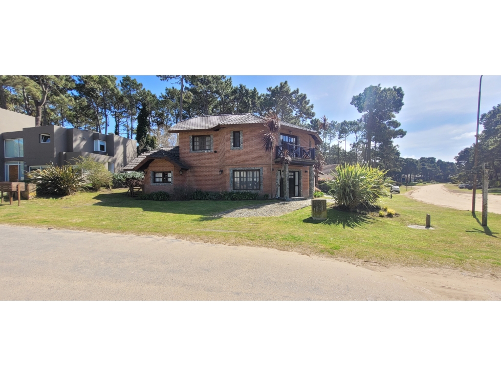 Casa con pileta climatizada Pinamar Norte FEBRERO 2027 - 2