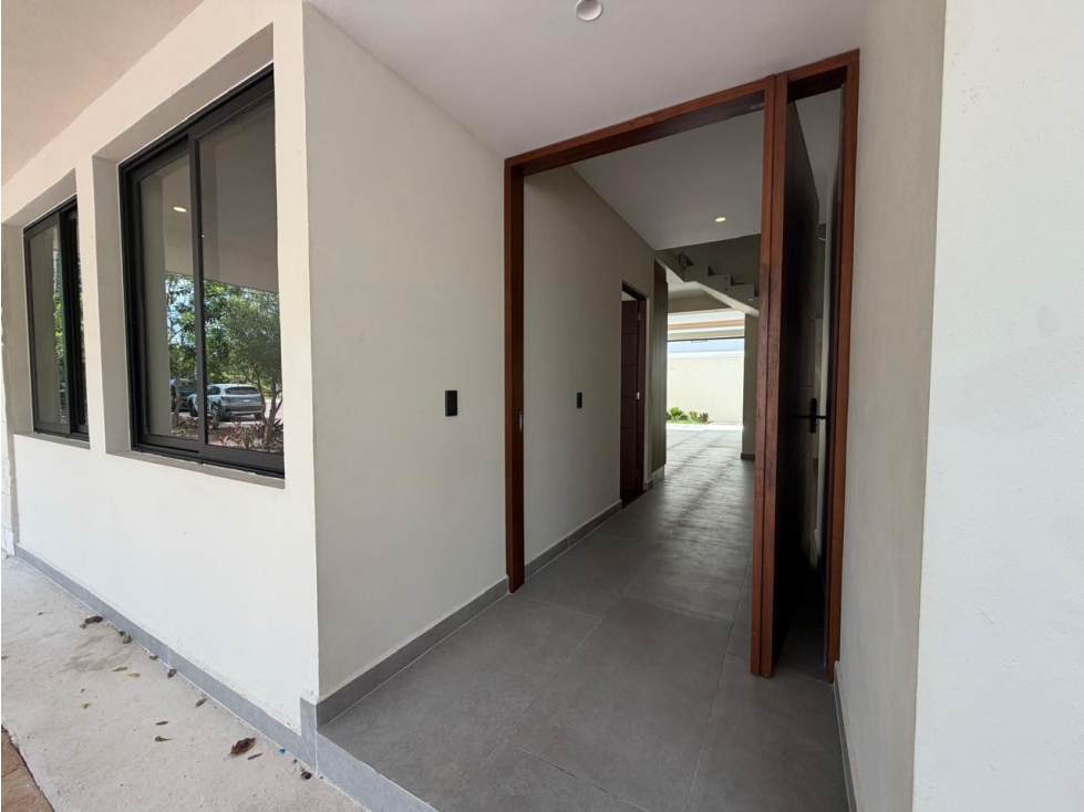 VIA CUMBRES VENTA DE CASA AMPLIA CON ALBERCA — foto 2