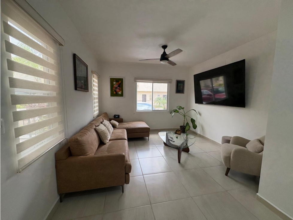 CATANIA RESIDENCIAL VENTA DE CASA AMPLIA Y COMODA — foto 2