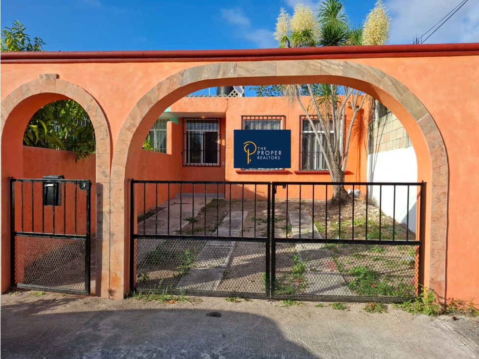 PUERTO MORELOS SE VENDE CASA CON PATIO AMPLIO