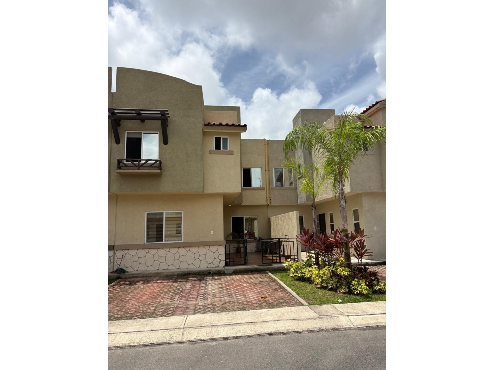 CATANIA RESIDENCIAL VENTA DE CASA AMPLIA Y COMODA