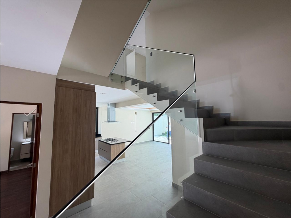 VIA CUMBRES VENTA DE CASA AMPLIA CON ALBERCA — foto 4