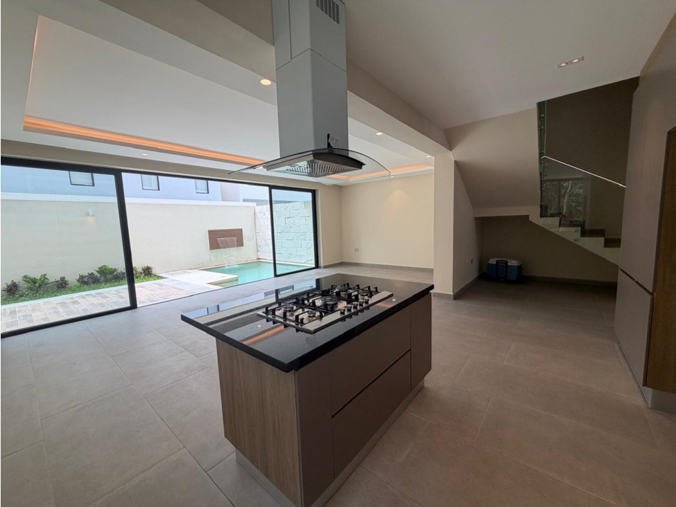 VIA CUMBRES VENTA DE CASA AMPLIA CON ALBERCA — foto 5