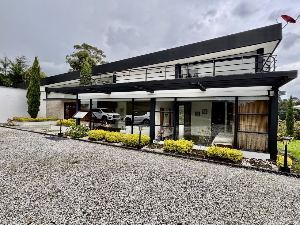 HERMOSA CASA EN LLANOGRANDE PARA RENTA AMOBLADA.