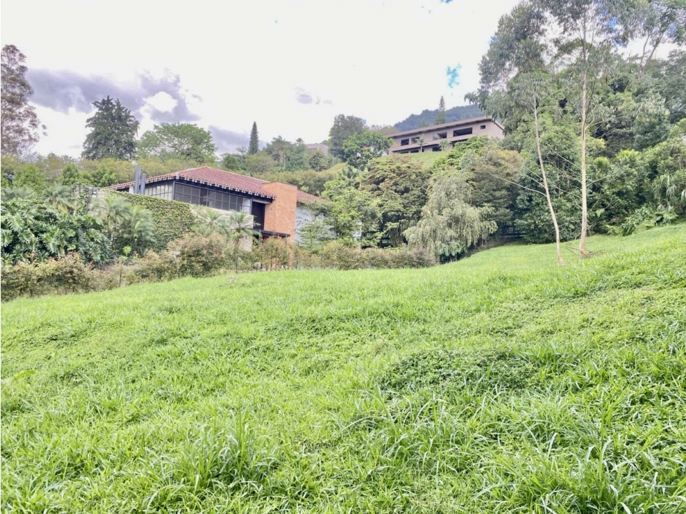 LOTE EN EXCLUSIVA PARCELACION CON VISTA A LA CIUDAD ! — foto 2