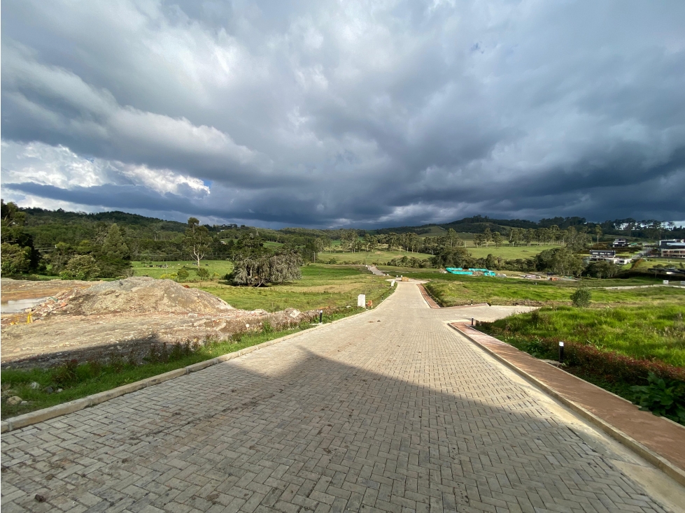 HERMOSO LOTE EN UNIDAD CERRADA EN EL ALTO!!